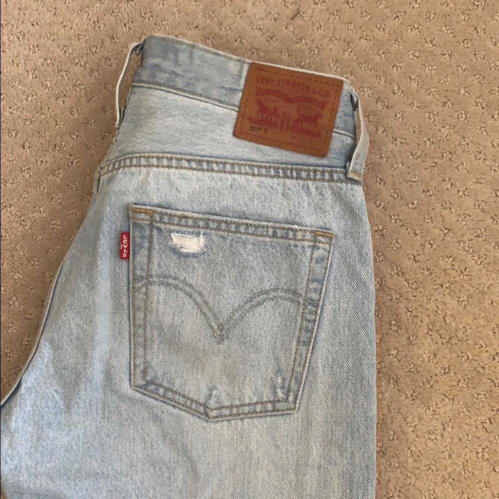 Straight leg distressed LEVI Jeans